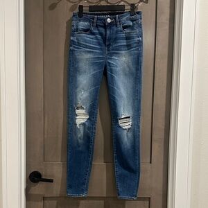 American Eagle Next Level Stretch High Rise Ripped Skinny Jegging Size 8